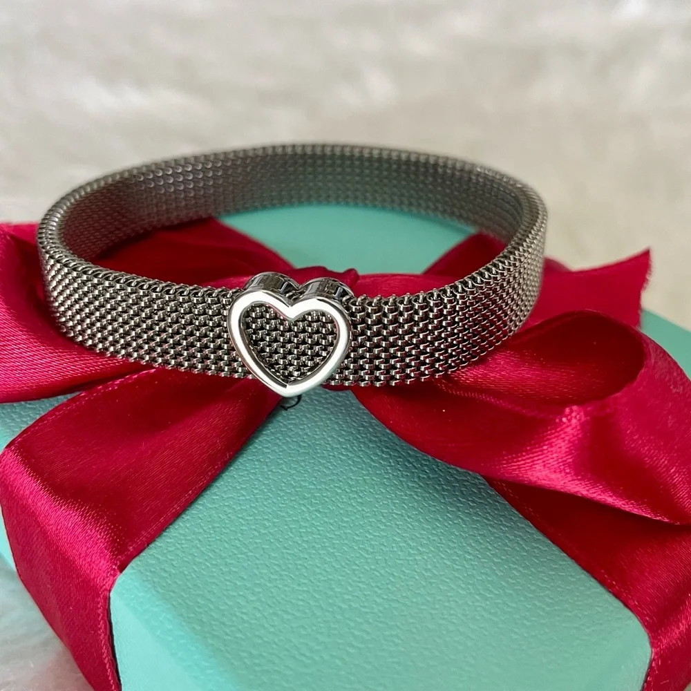 Tiffany and Co. Somerset Mesh Heart Stretch Bracelet - Picture 3 of 10